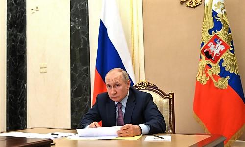Виталий Савельев доложил Президенту России о переводе транспортных документов в электронный вид
